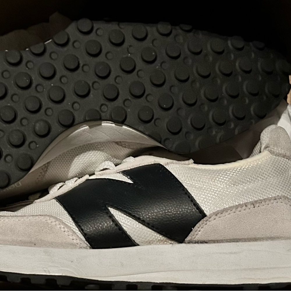 Men Size 10 1/2 or Women Size 12 New Balance Sneakers, White with Black Accents